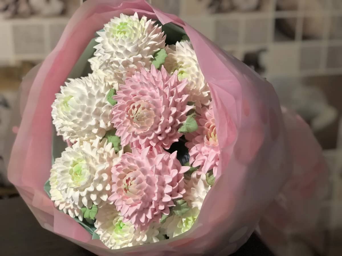 Букет из 13 хризантем