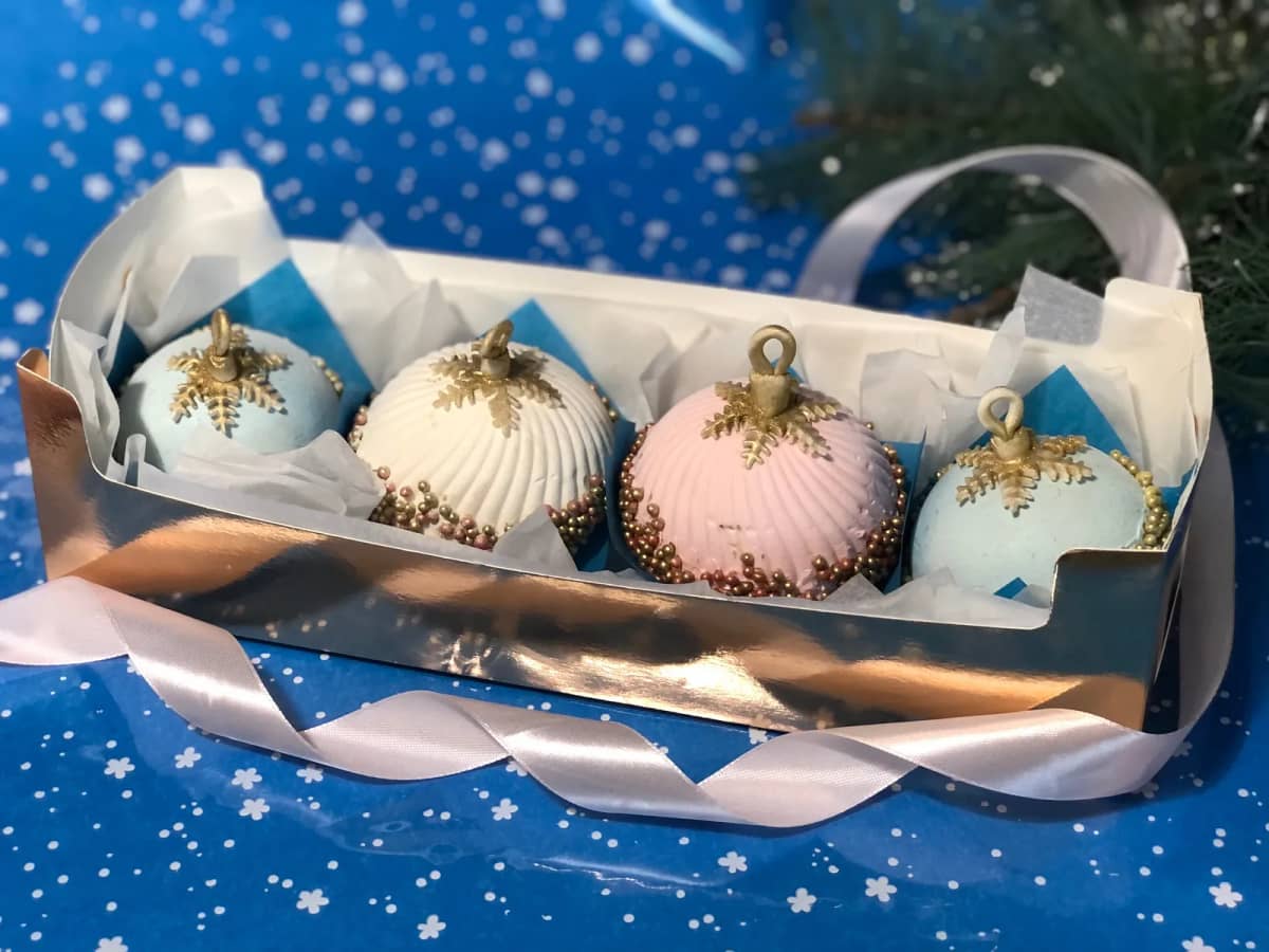 Коробочка новогодних шаров, 7 см